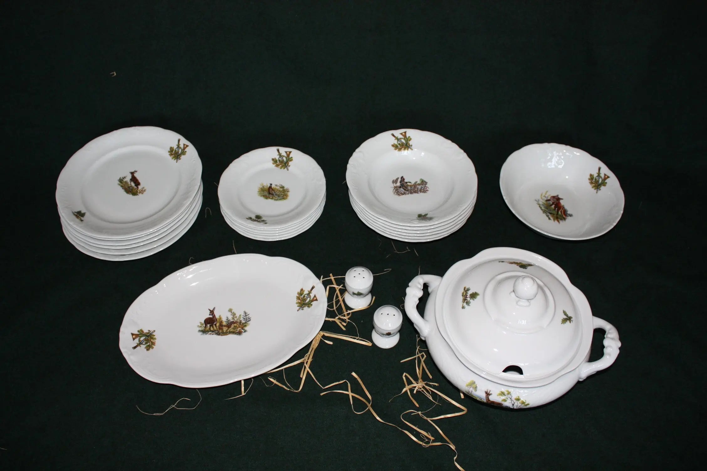 Set portelan masa motive vanatoresti - Articole de Vanatoare
