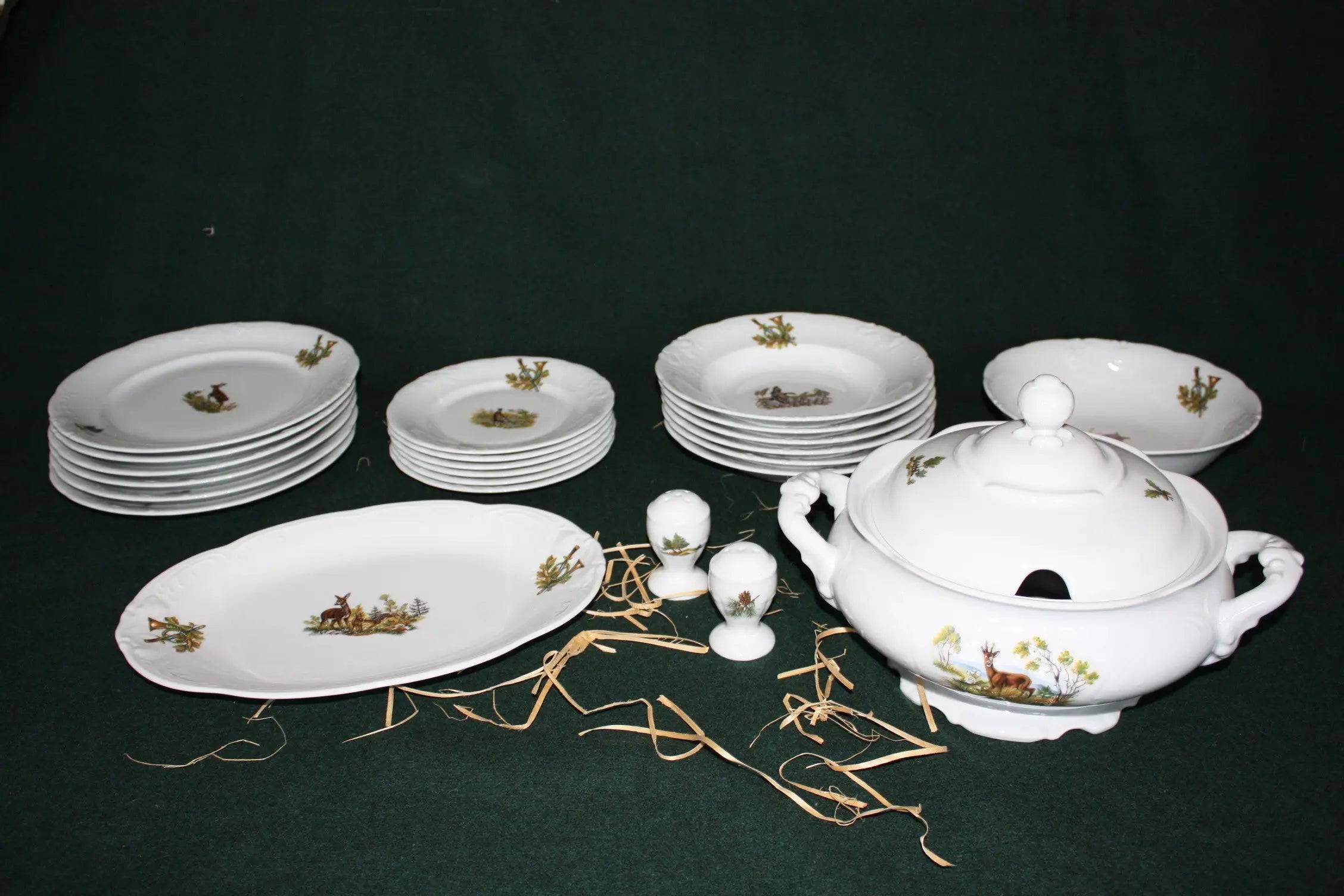 Set portelan masa motive vanatoresti - Articole de Vanatoare
