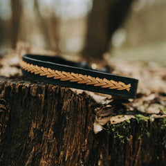 Zgarda caine cu impletitura