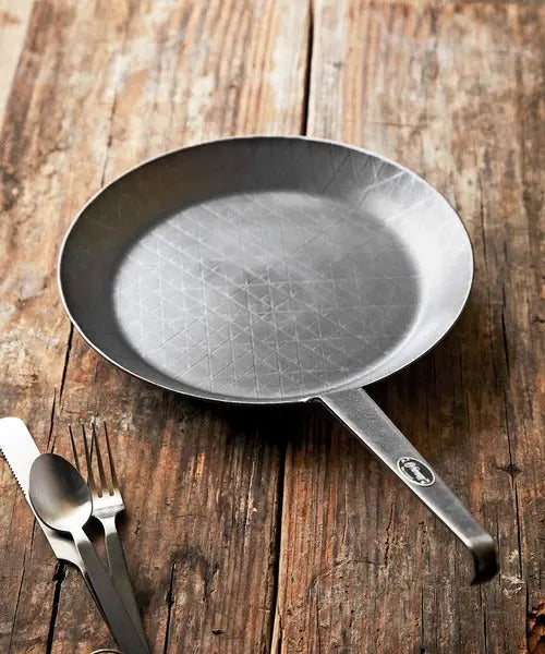 Tigaie fier forjat 24 cm Petromax - Articole de Vanatoare
