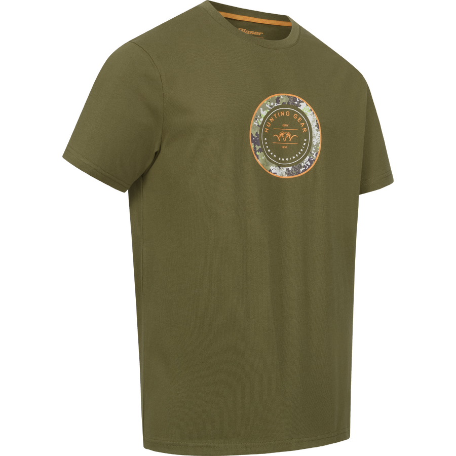 Tricou vanator Blaser Argali Dark Olive articolevanatoare vedere laterala cu logo rotund camuflaj piept