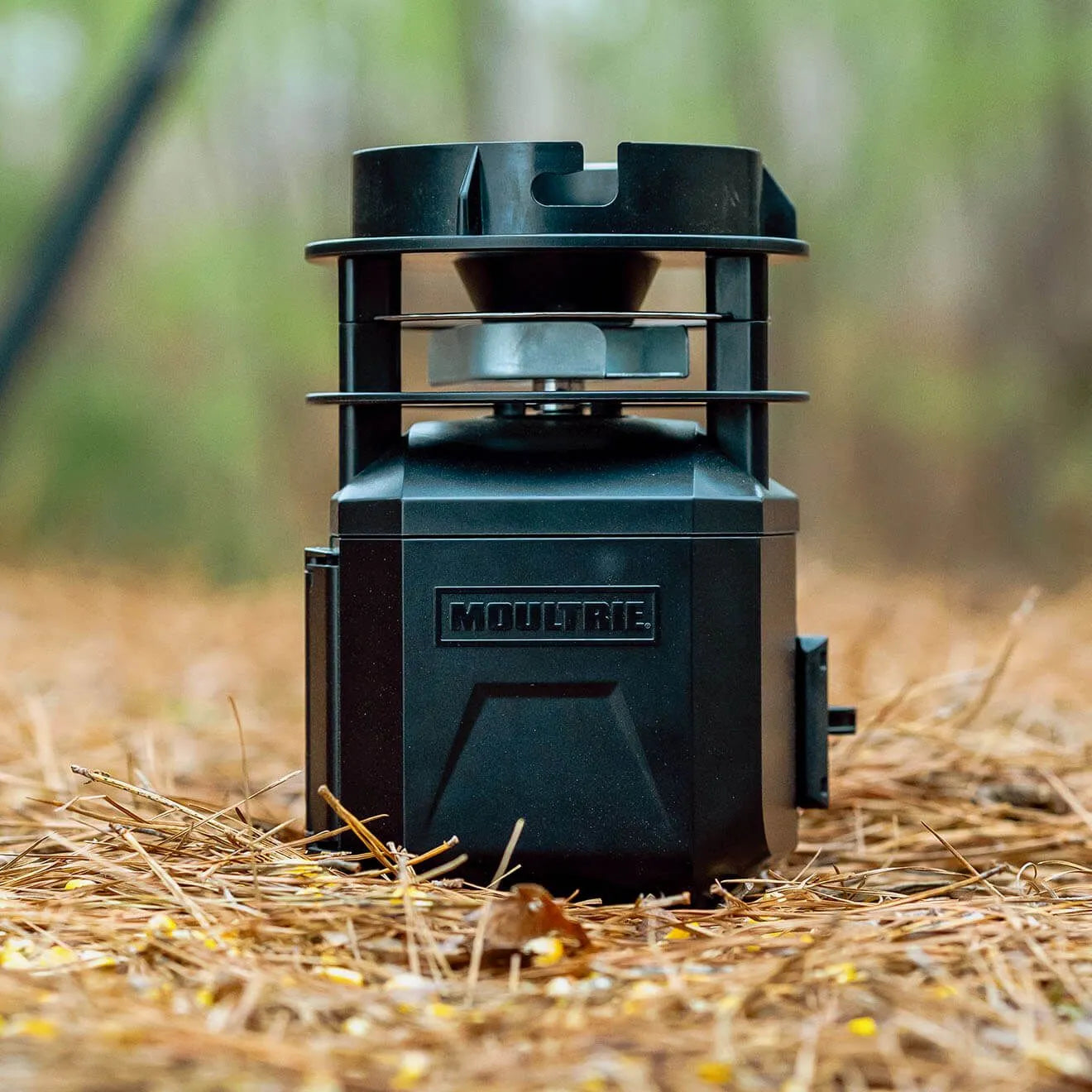 Hranitor automat vanat Moultrie Pro Hunter III - Articole de Vanatoare