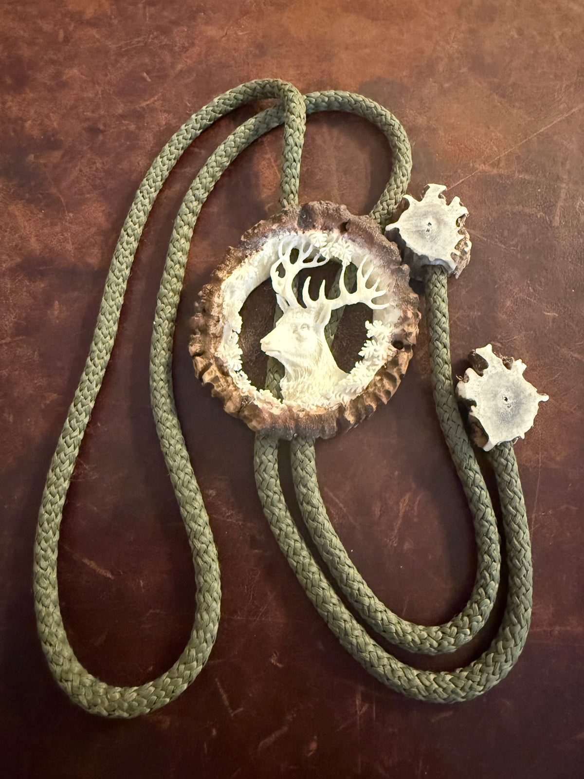 Cravata Vanatoreasca sculptata manual Cerb