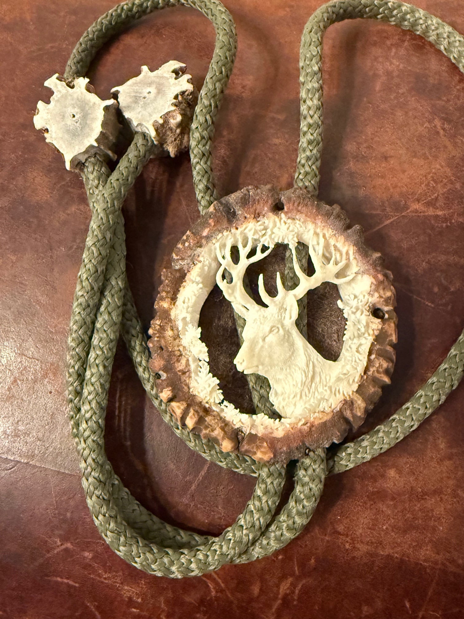 Cravata Vanatoreasca sculptata manual Cerb