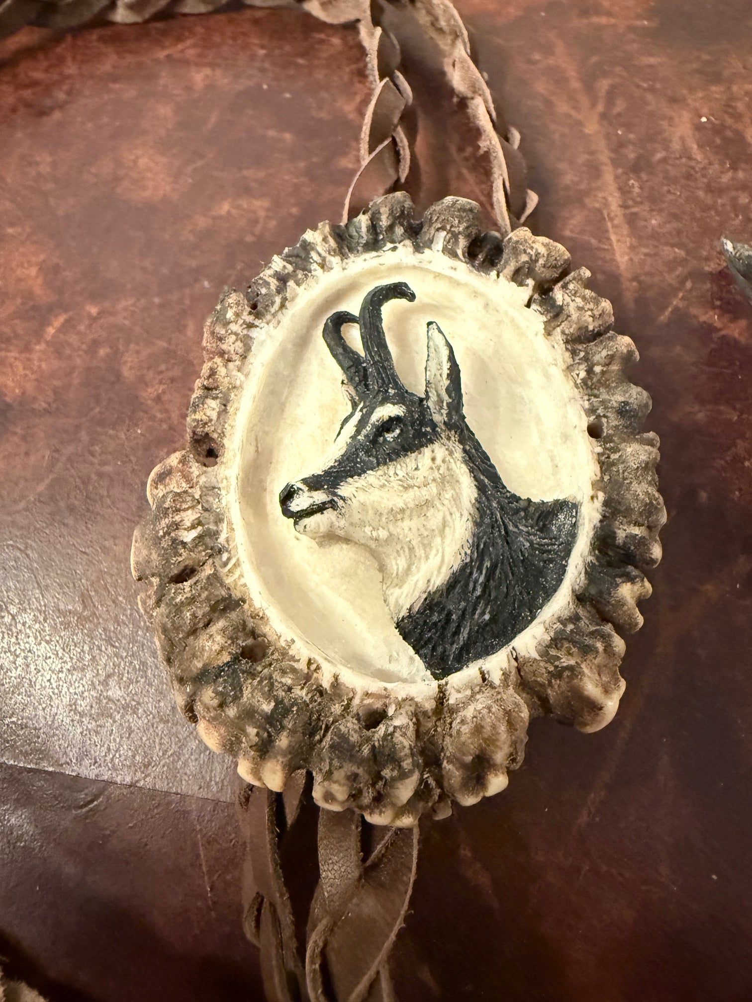 Cravata Vanatoreasca sculptata manual Capra Neagra