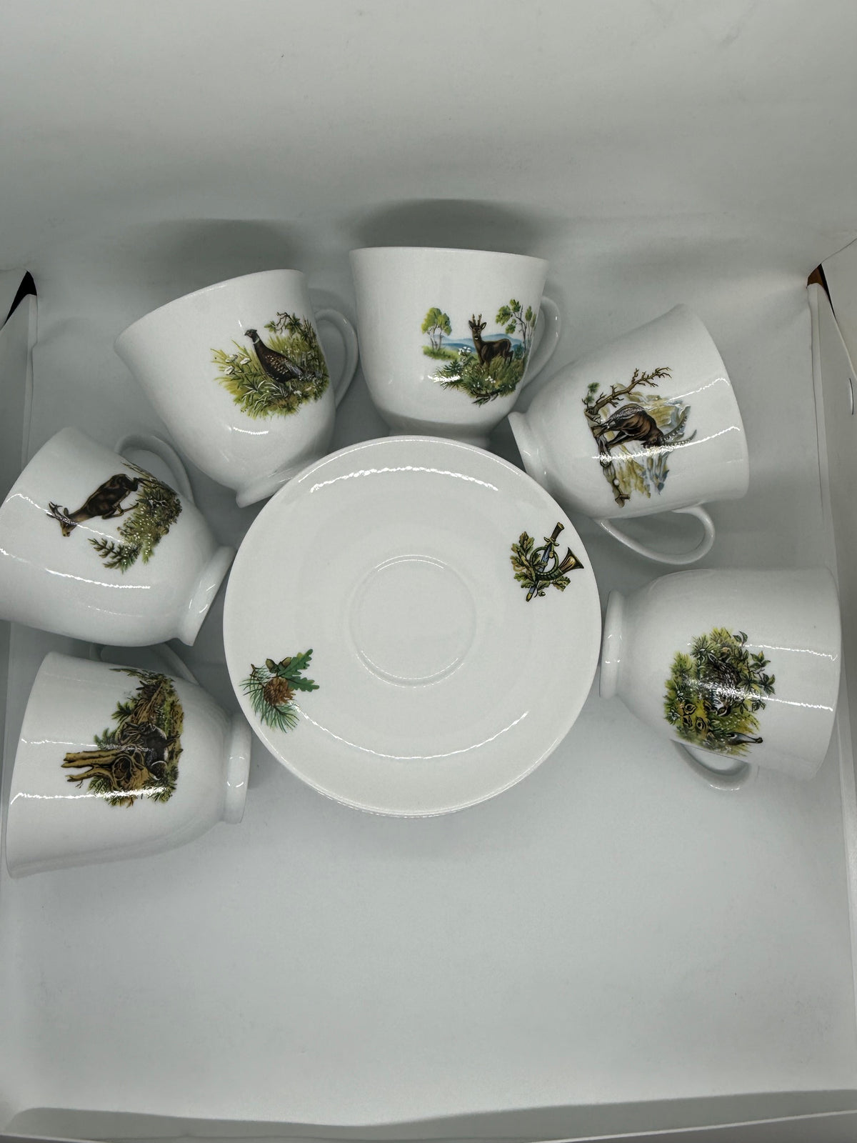 Set portelan pentru cafea format din 6 cesti cu farfurii