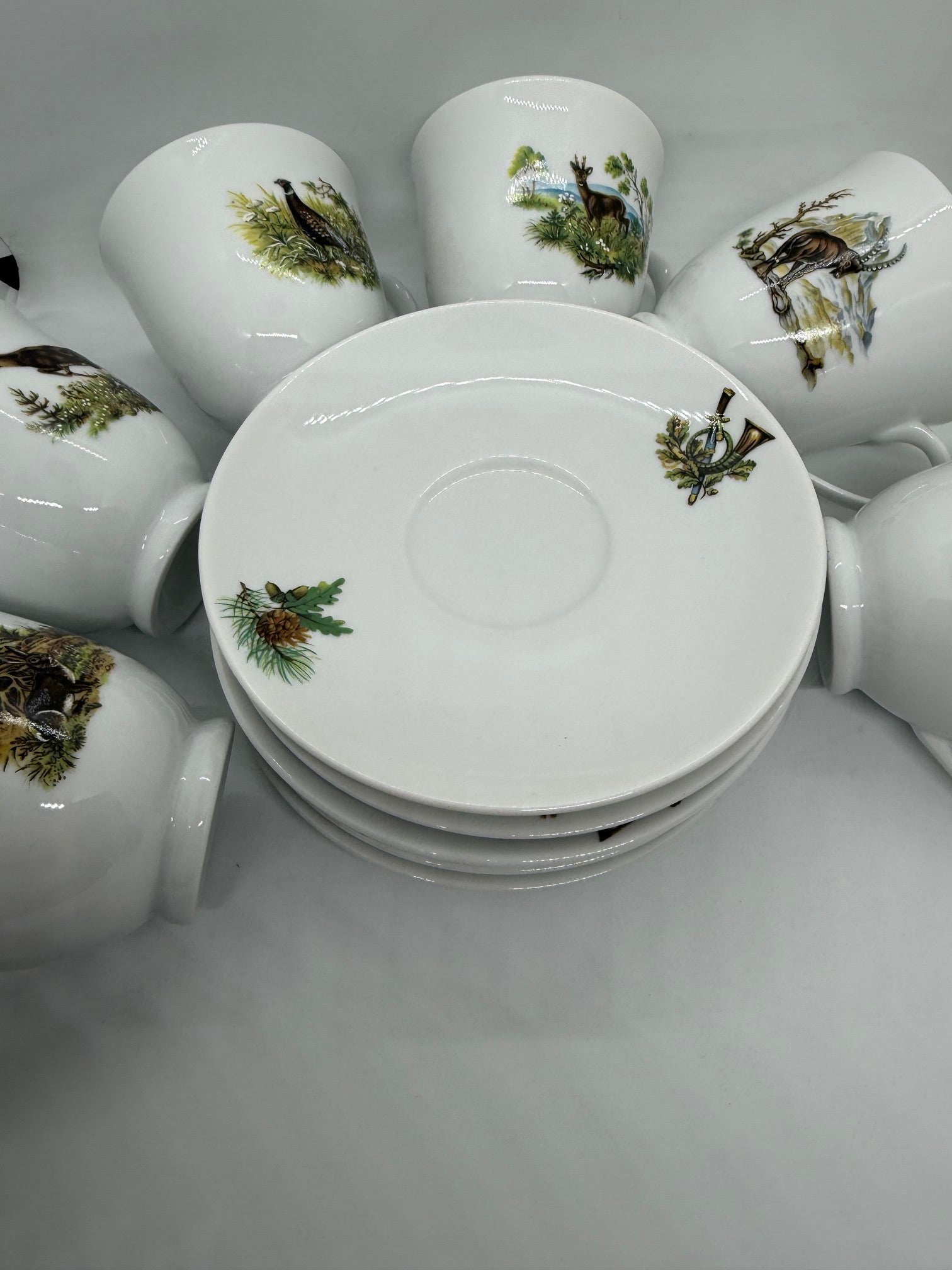 Set portelan pentru cafea format din 6 cesti cu farfurii