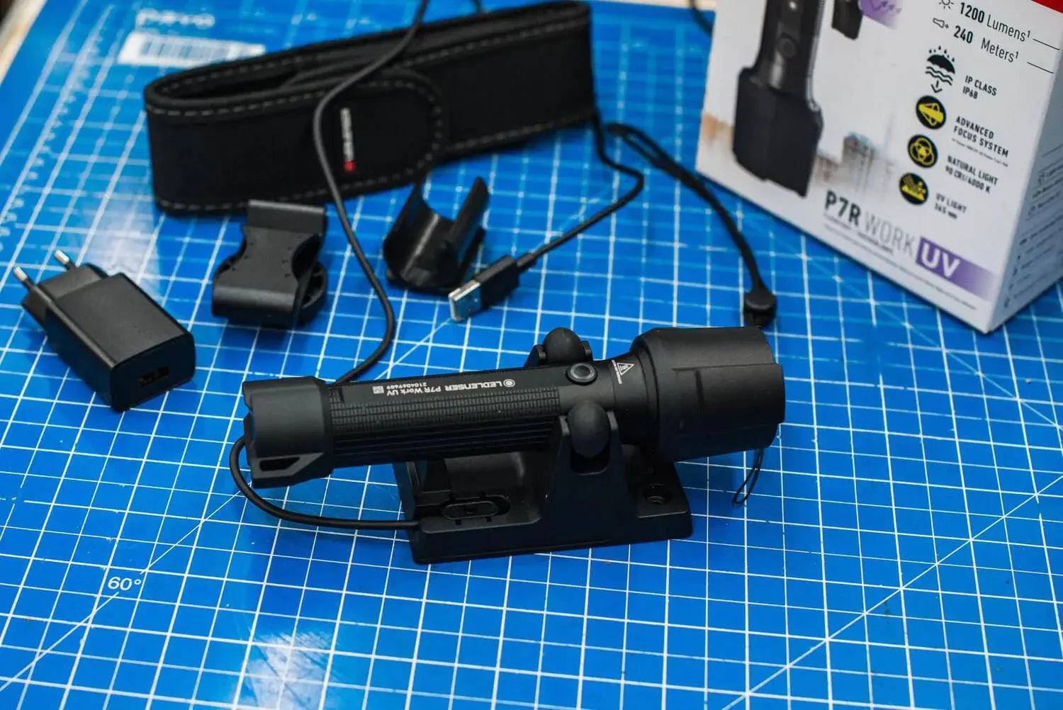 LANTERNA P7R WORK UV BLACK 1200LM ACUM USB - Articole de Vanatoare