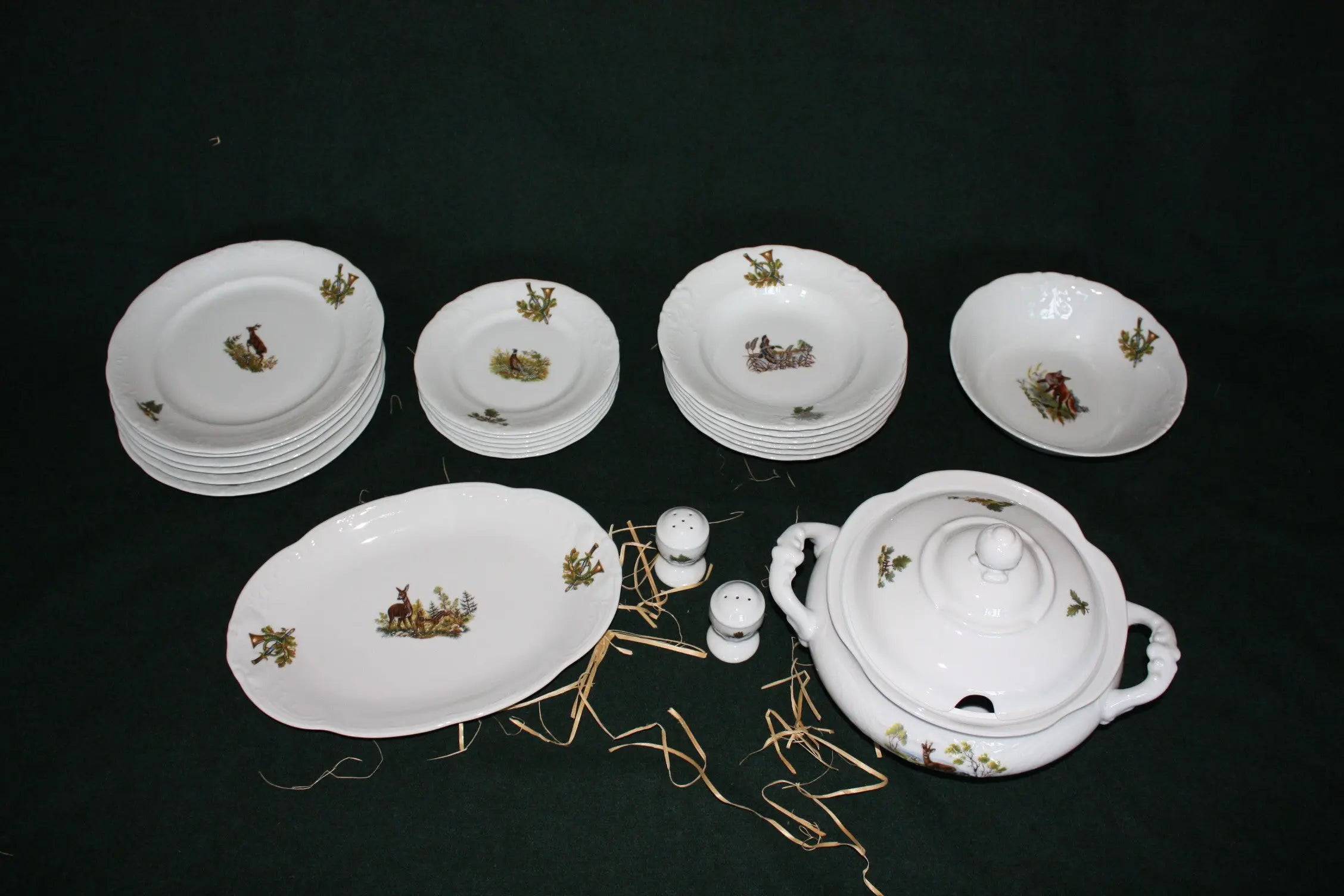 Set portelan masa motive vanatoresti - Articole de Vanatoare