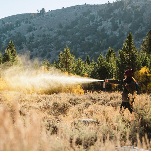 Spray anti urs Frontiers Man 272 ml + Husa